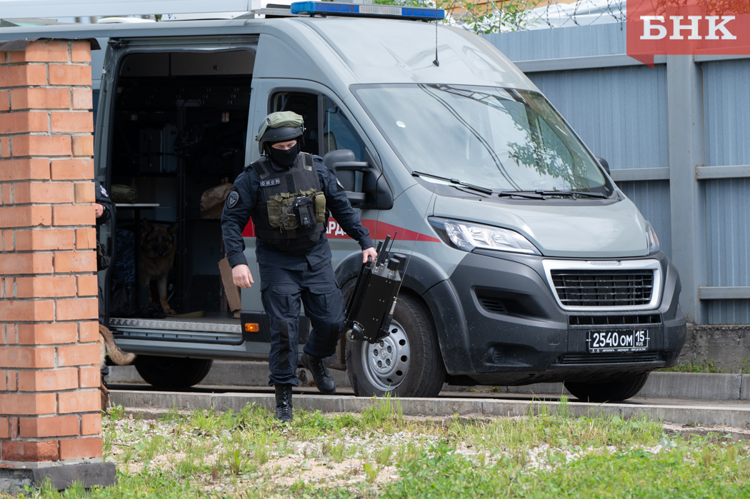 В Ухте школьник «заминировал» школу и бассейн ради шутки