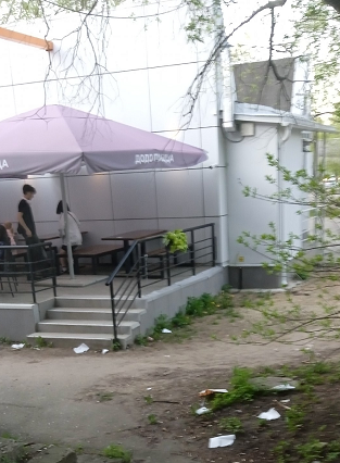 Народный корреспондент: «Летняя веранда пиццерии мешает жильцам дома в Сыктывкаре спать»