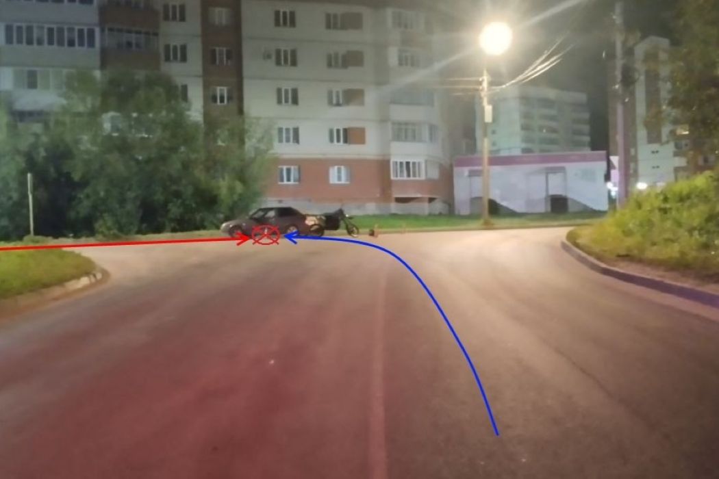 В Сыктывкаре мотоциклист без прав получил перелом в ДТП