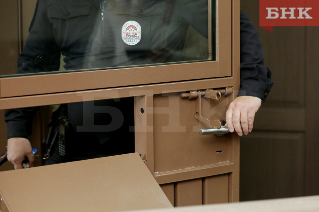 Главного пристава Воркуты оставили под стражей