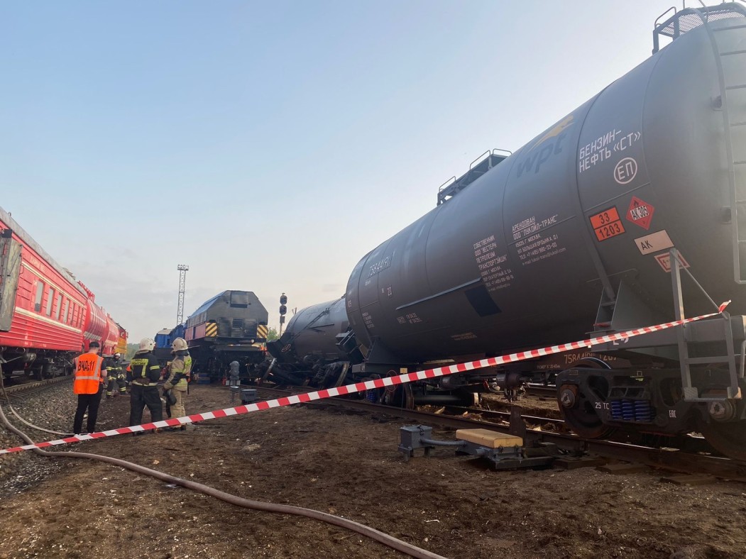 Следователи возбудили уголовное дело из-за схода цистерн в Ухте