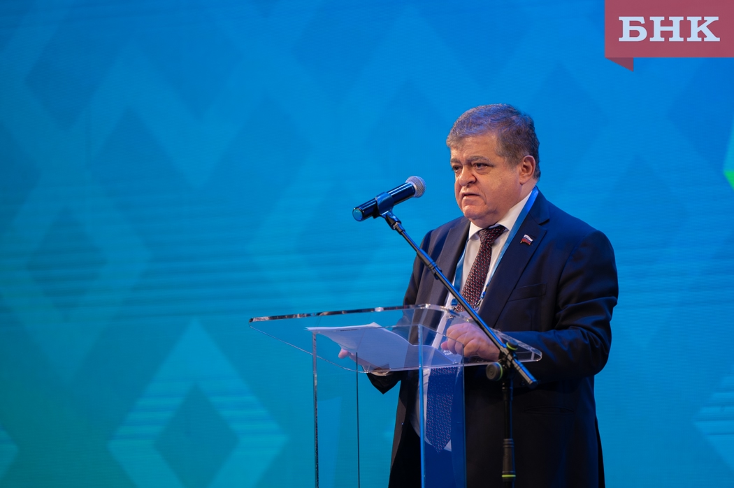 Ростислав Гольдштейн наделил Владимира Джабарова полномочиями сенатора