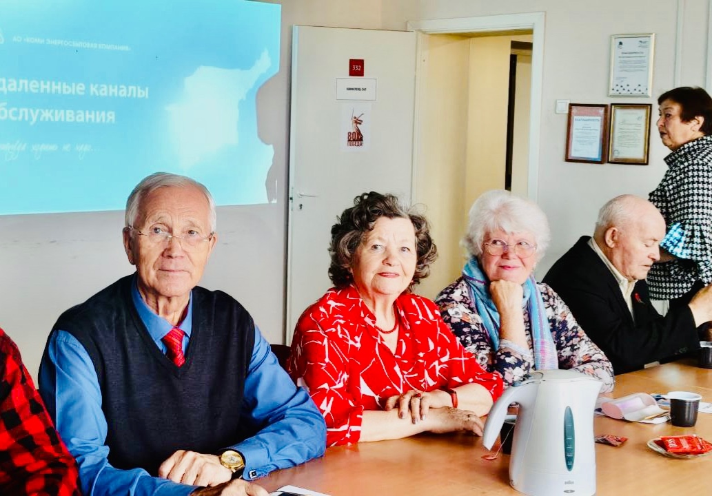 Сотрудники Коми энергосбытовой компании рассказали пожилым клиентам о возможностях онлайн сервисов 