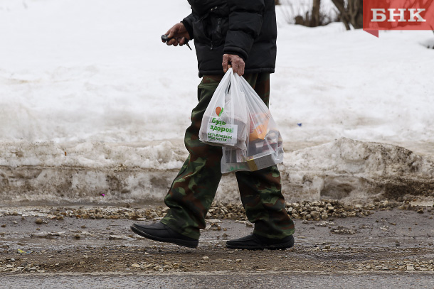 В столице Коми мужчина избил ребенка и отобрал у него пакет с едой