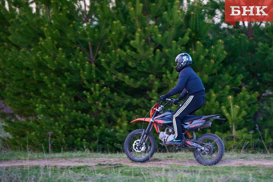 В Коми рассмотрят введение ограничений на продажу бензина подросткам