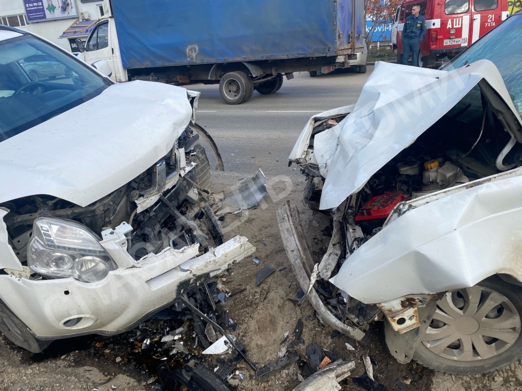 В Ухте маневр обгона завершился лобовым столкновением