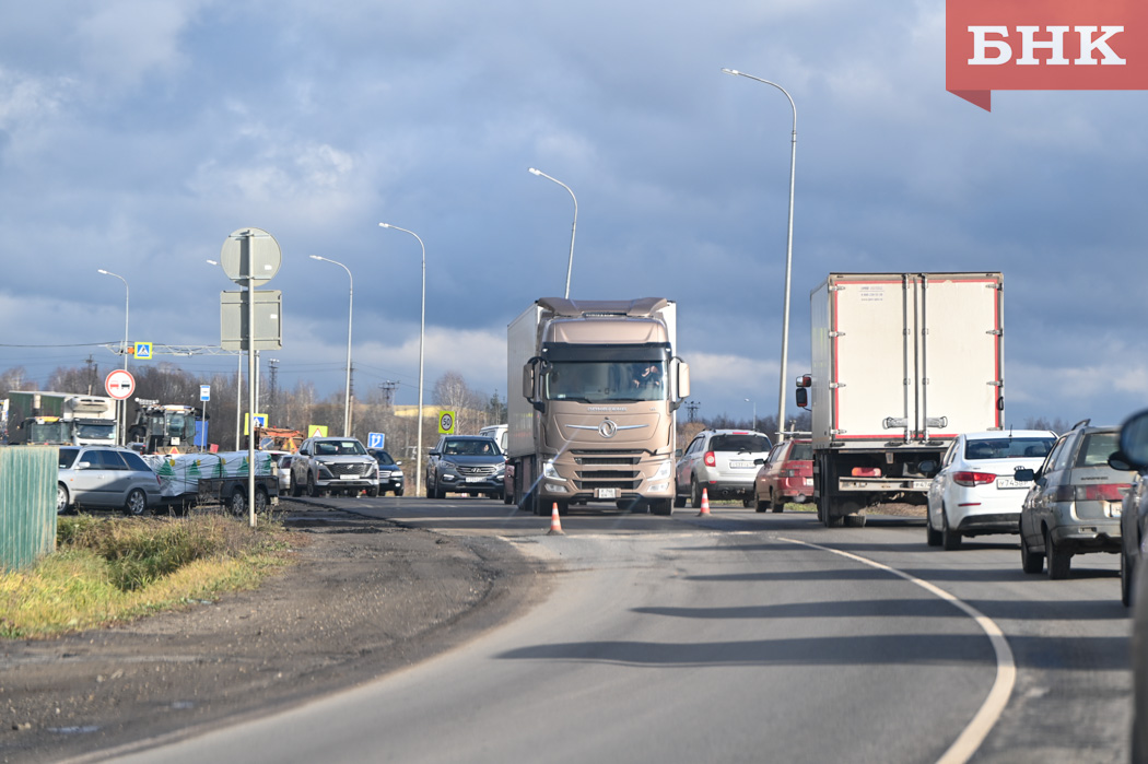 Народный корреспондент: «Дорожные работы на переезде в Выльгорт затрудняют движение транспорта»