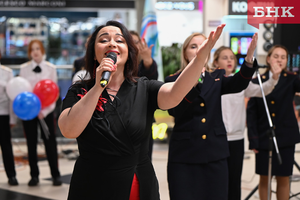 Полиция поздравила сыктывкарцев с Днем отца песней