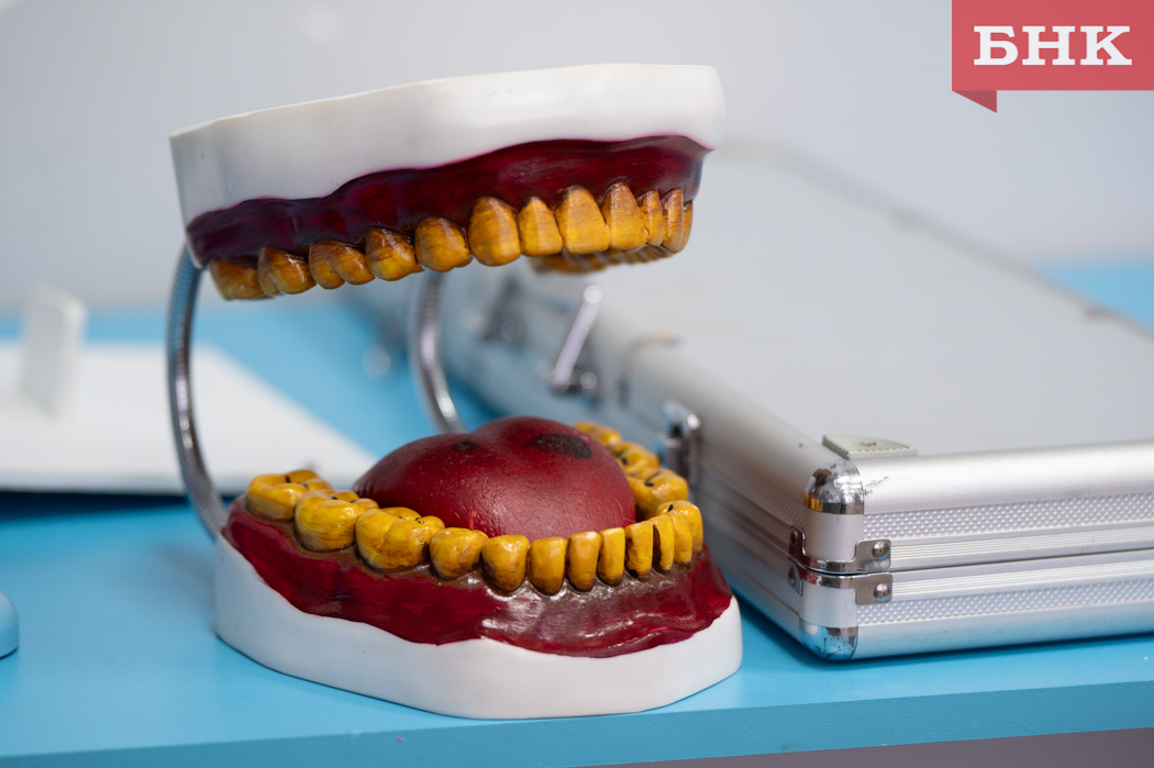 Стоматолог объяснил, почему чистка зубов после еды опасна