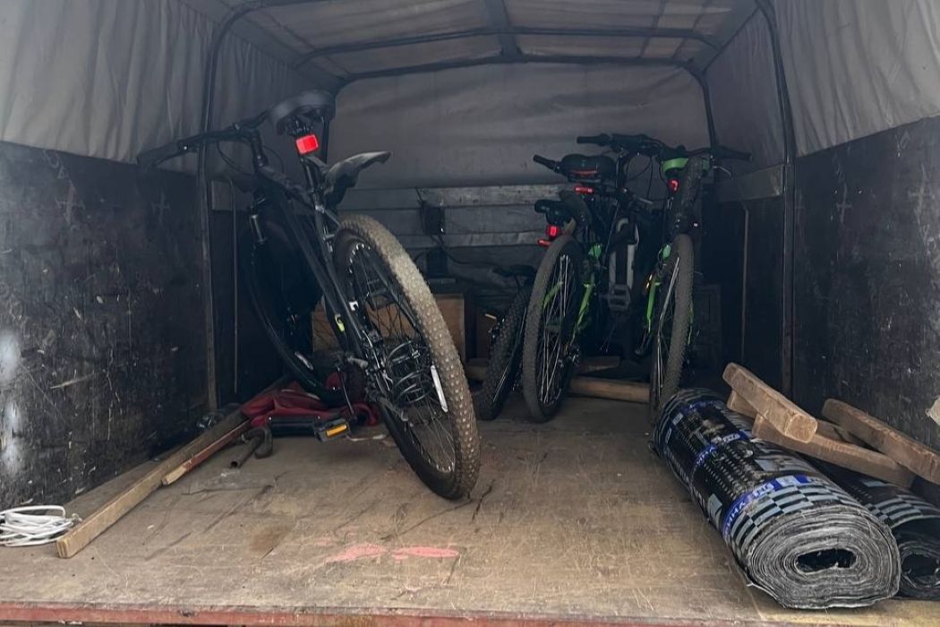 В Эжве подъезды домов стали «очищать» от велосипедов, колясок и самокатов