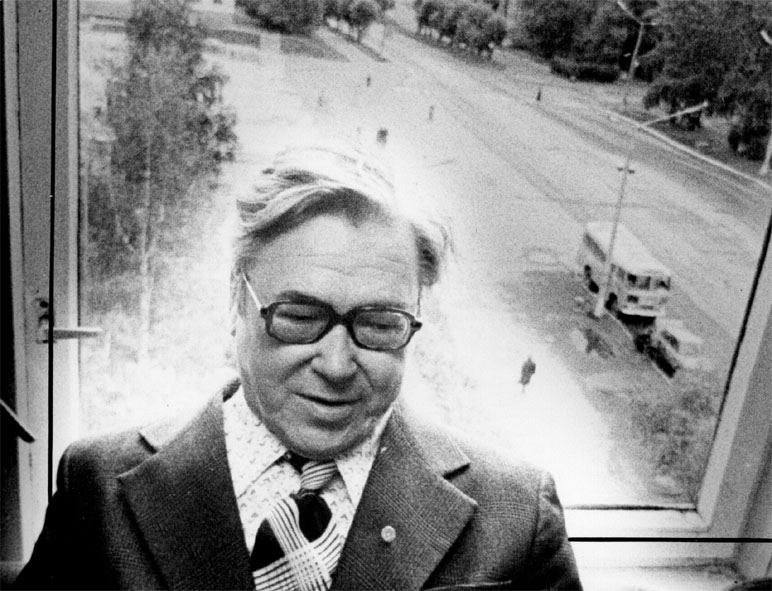 LNGh-v-svoem-kabinete.jpg LNGh-v-svoem-kabinete.jpg