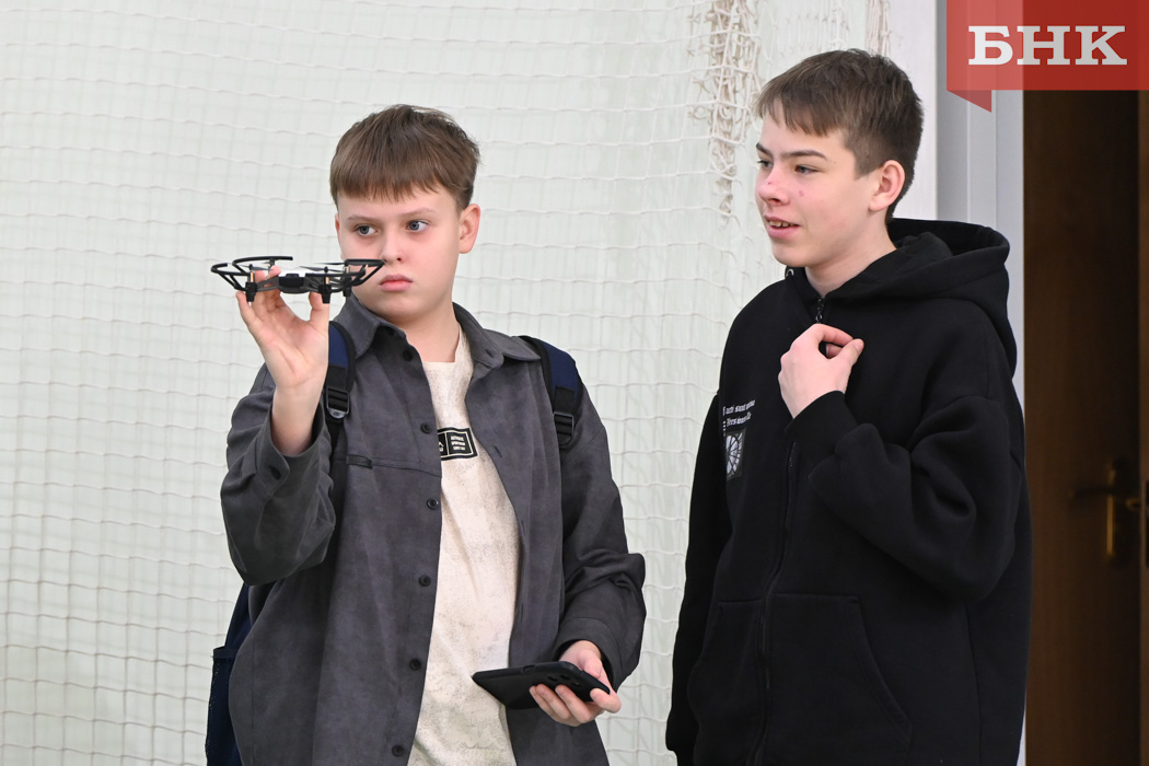 «Вупики», «восьмерки» и слалом: молодые пилоты из Коми состязались в управлении БПЛА