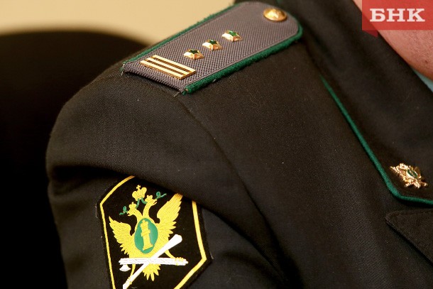 В Усть-Куломе подросток и пристав спасли человека