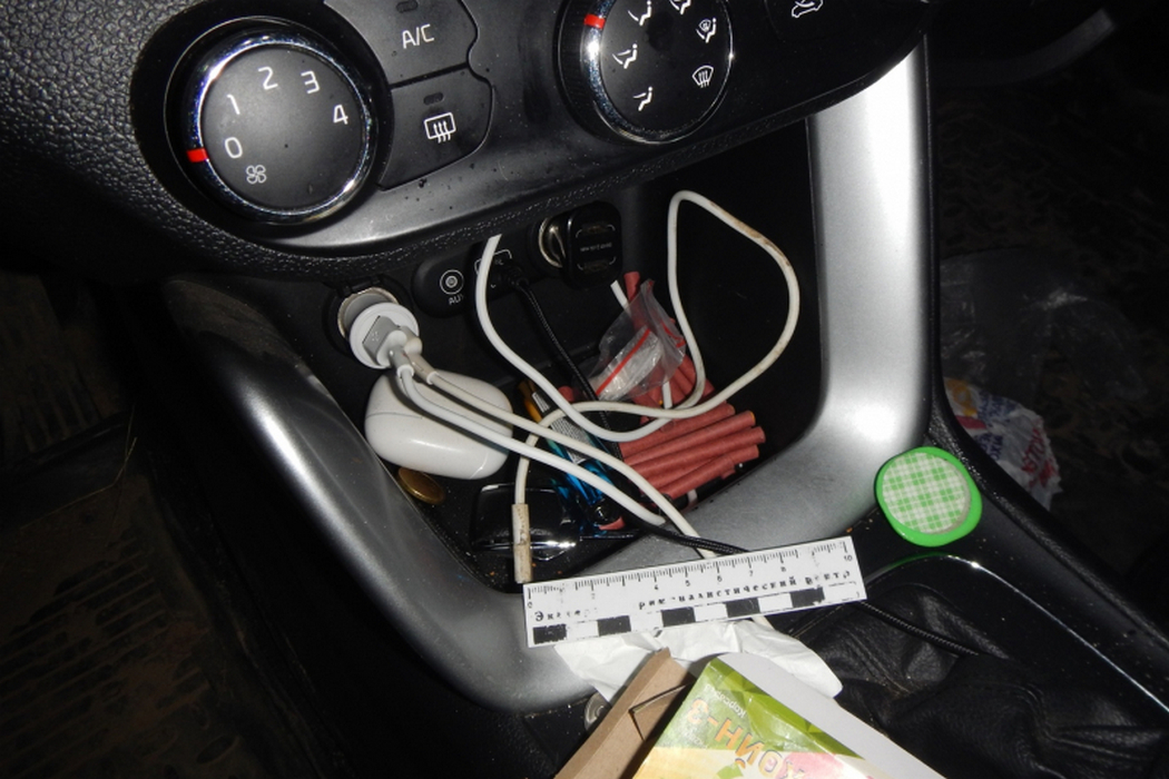 В Сыктывкаре нашли наркотики в арендованном автомобиле