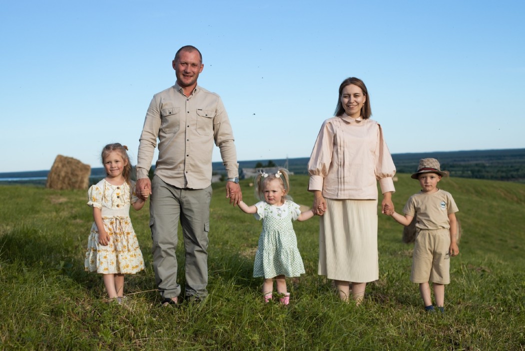 «Формула семейного счастья»: Бобрецовы из Усть-Цильмы воспитывают в детях любовь к природе и трудолюбие