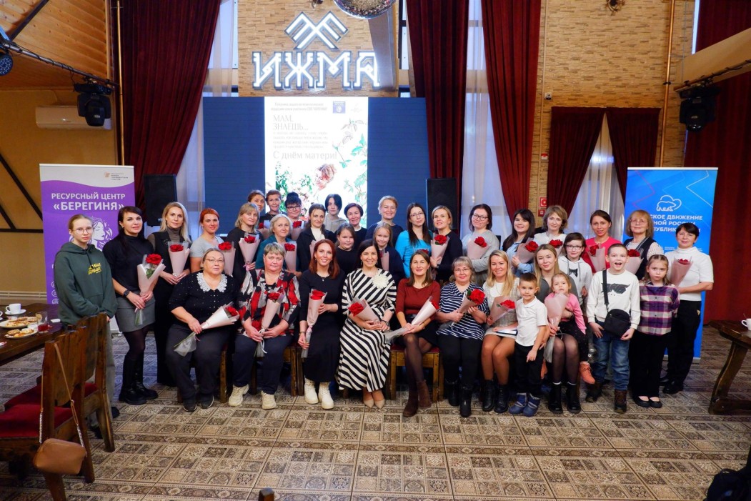 В День матери для семей участников СВО «Единая Россия» организовала мастер-класс в ресторане