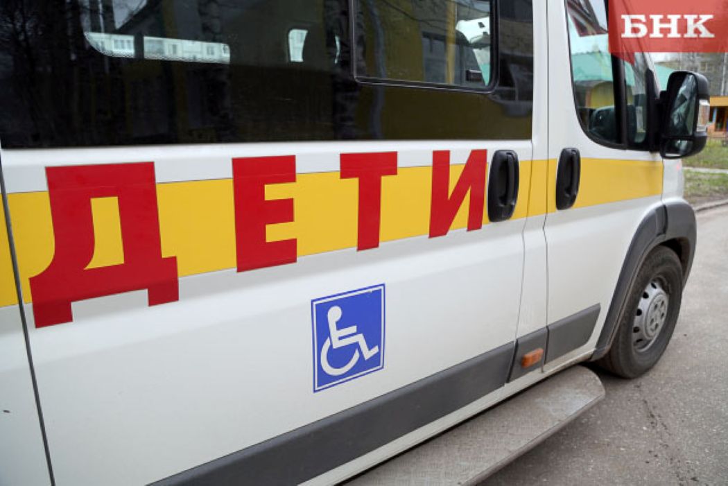 Суд в Коми обязал экс-главу поселка заплатить приемным детям по 100 тысяч рублей за истязания