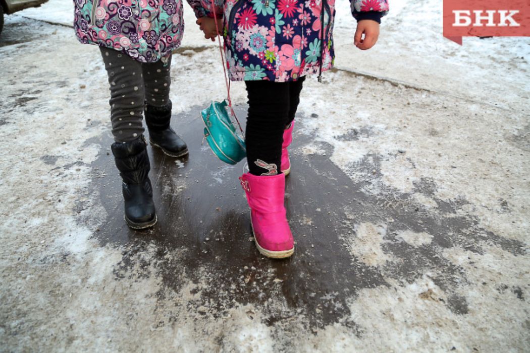 Мэрия Сыктывкара пригрозила управляющим компаниям штрафами за снег и наледь во дворах