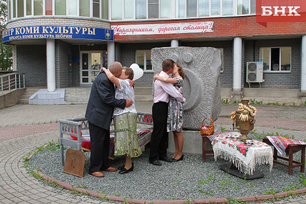 «Прививка» иммунитету и фитнес для лица: названа неожиданная польза поцелуев