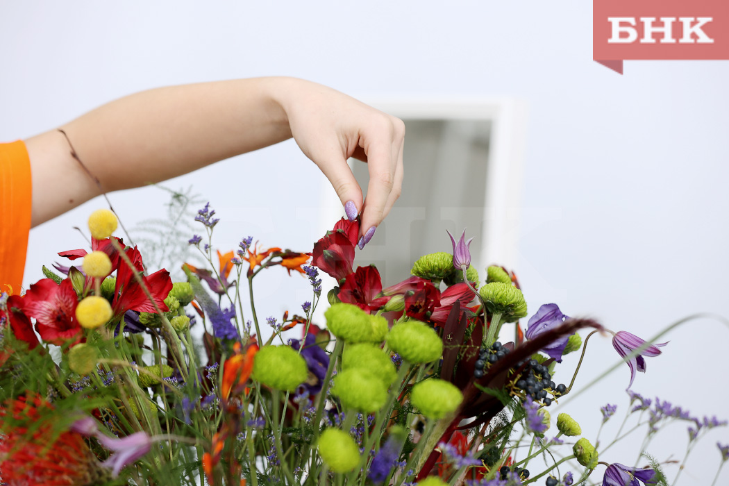 Жительница Коми хотела получить цветы на день рождения и потеряла 300 тысяч рублей