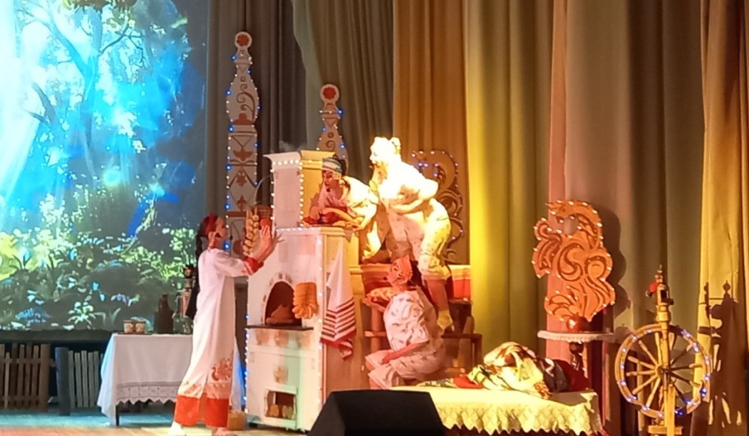 В Нижнем Одесе при поддержке нефтяников поставили спектакль по мотивам русских сказок