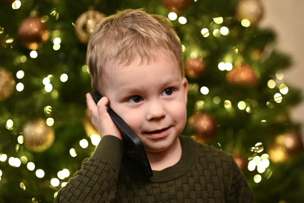 Расскажи, Снегурочка: дети из Коми могут вновь позвонить на горячую линию Деда Мороза и его помощников