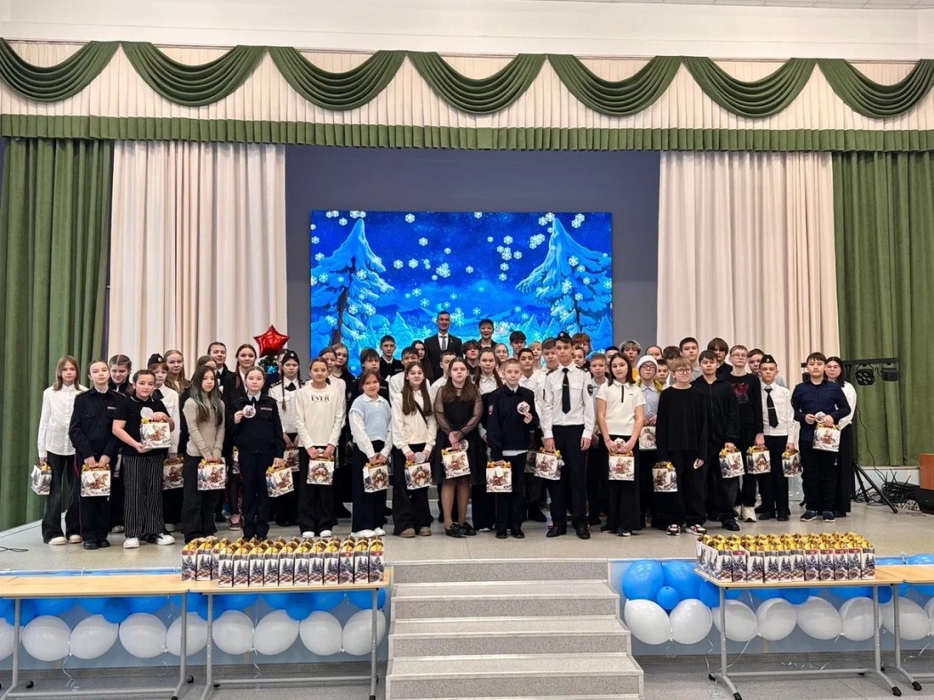 Сладкие подарки от главы Коми и «Единой России» несут радость детям по всей республике