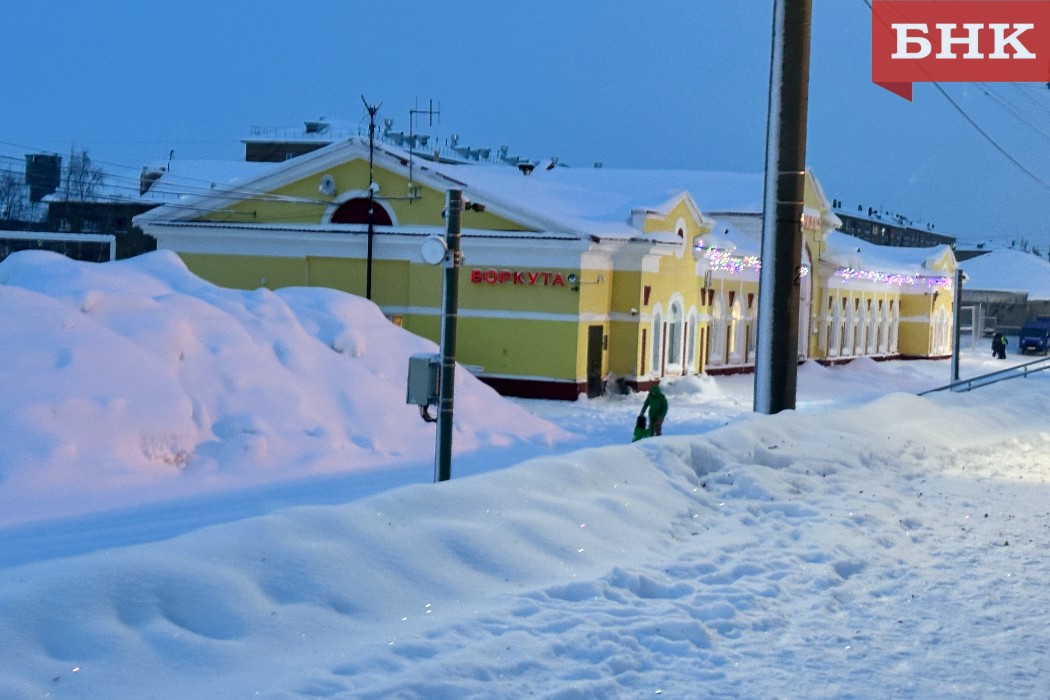 Повреждения железнодорожной инфраструктуры привели к задержке поезда Воркута — Новороссийск