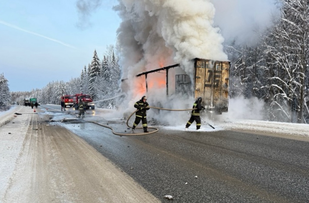 На трассе Чебоксары — Сыктывкар тушили фуру