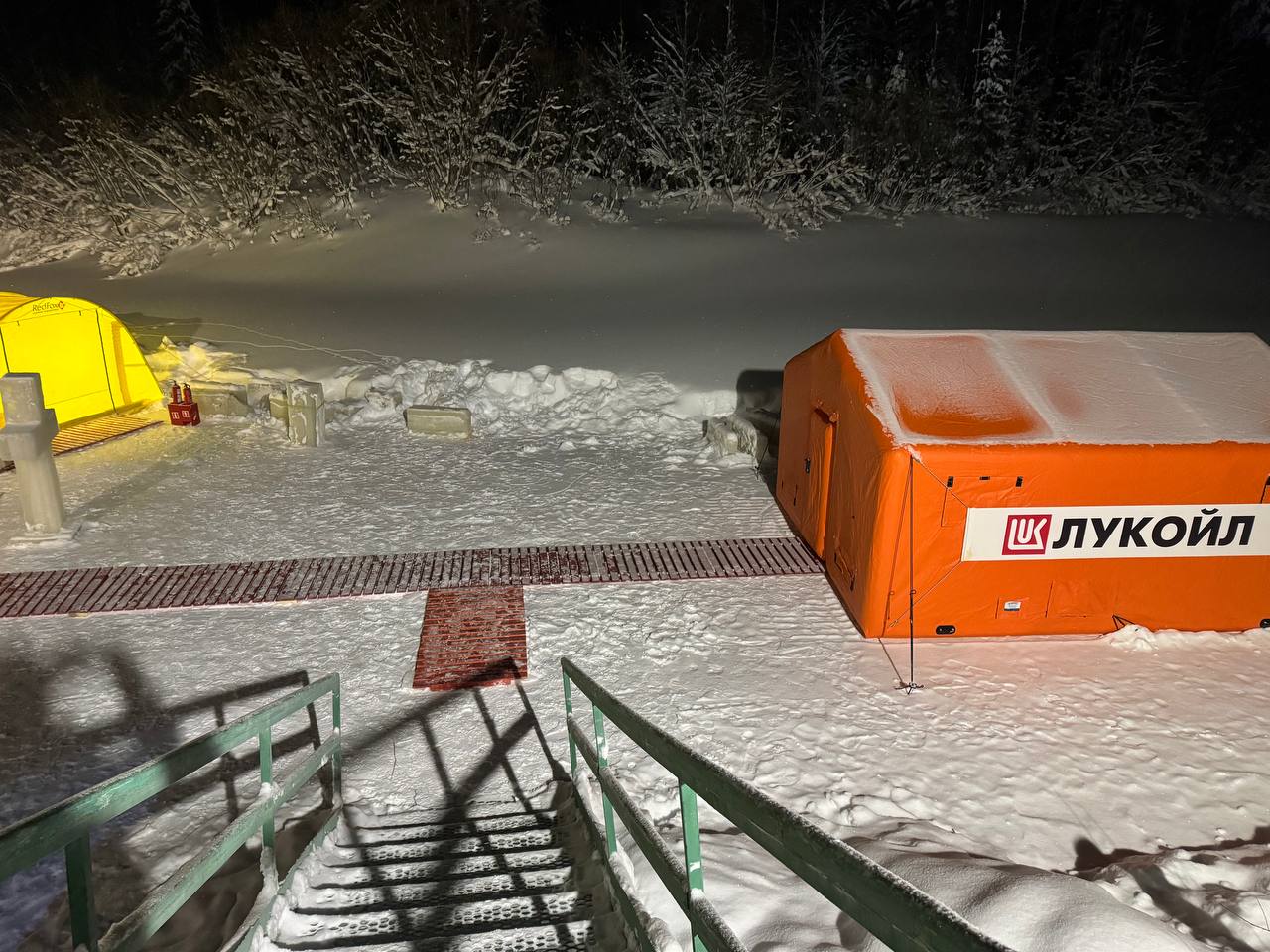 Lukoil.jpg Lukoil.jpg