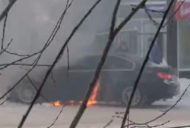 В Сыктывкаре вспыхнул автомобиль