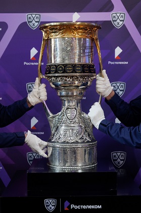 Символ хоккейной славы: легендарный Кубок Гагарина завершил большой тур по Северо-Западу в столице Коми