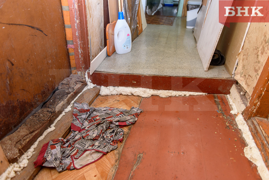 Квартиру троицко-печорской пенсионерки залило дождем из-за капремонта дома