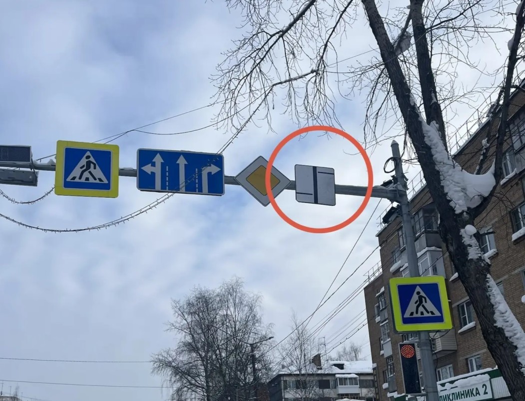 Сыктывкарским водителям оставили дорожные подсказки на смещенном перекрестке у «Пармы»