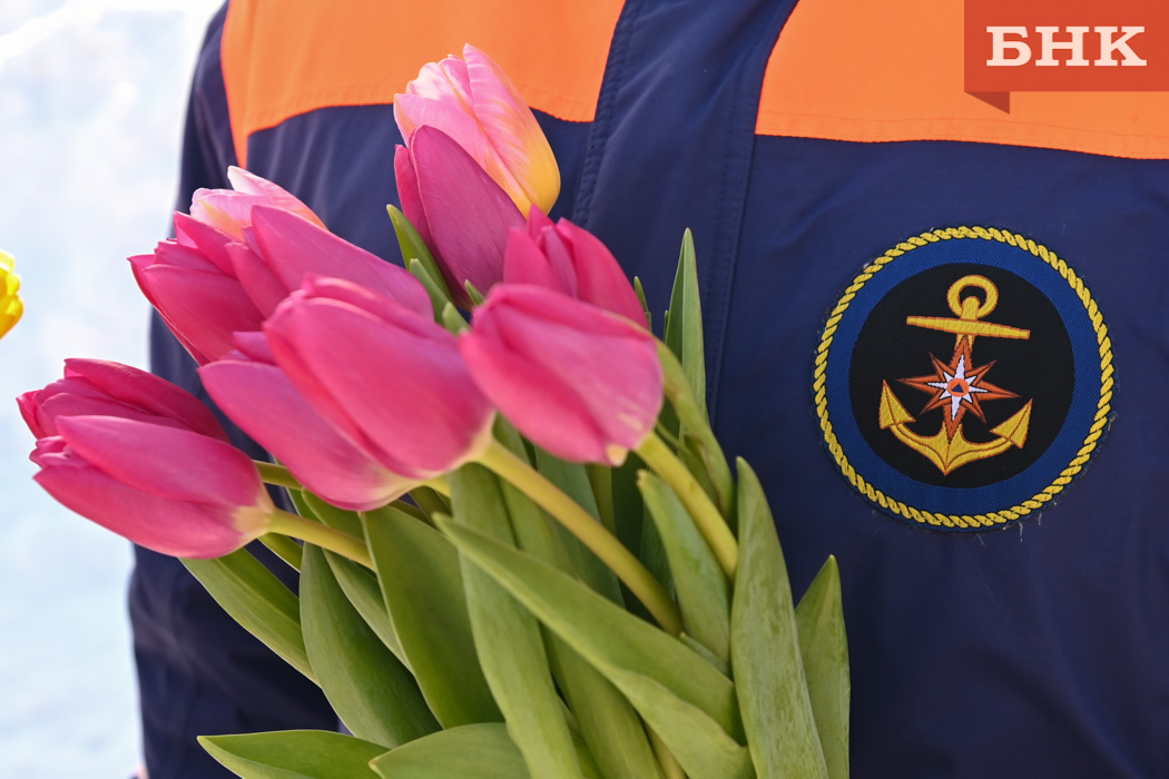 Сколько мужчины и женщины в Коми планируют потратить на подарки к 8 марта