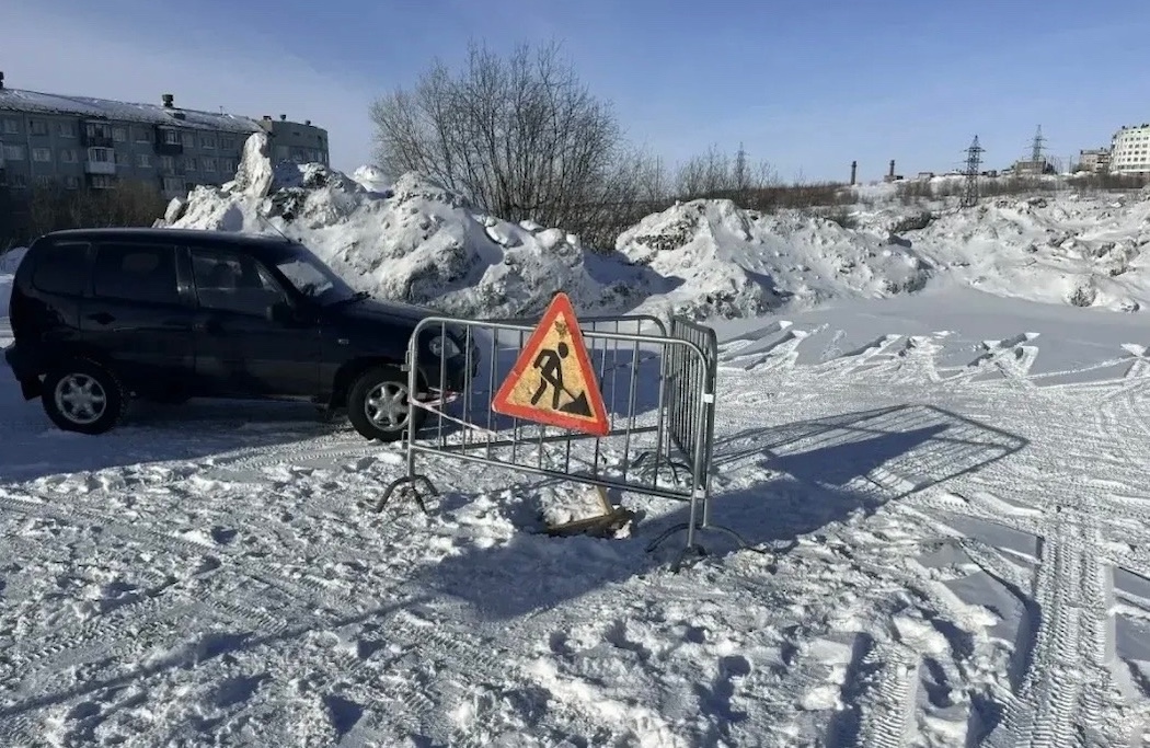 В Воркуте ребенок провалился в смотровой колодец