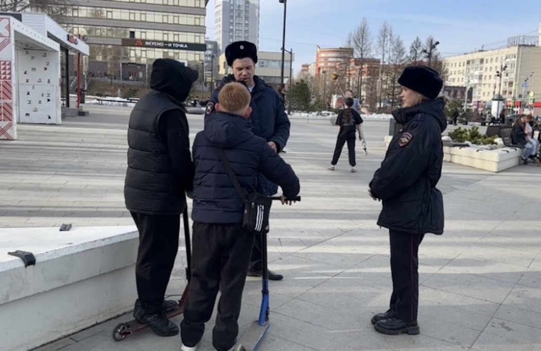 Полицейские провели беседы с юными самокатчиками в столице Коми
