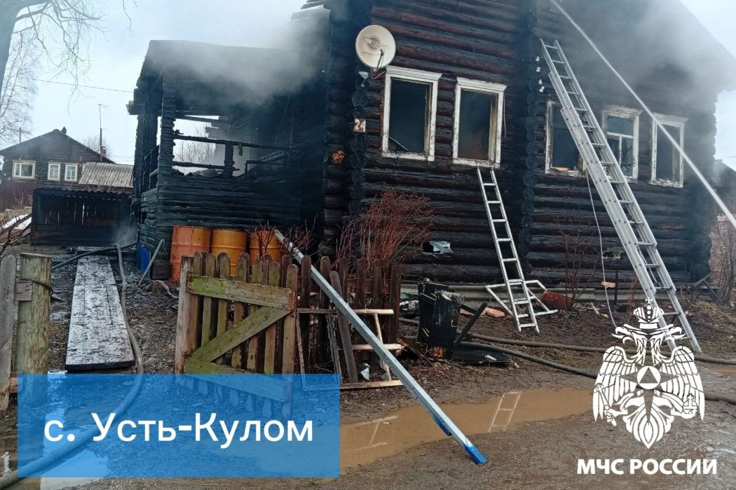 Семья в Усть-Куломе лишилась дома из-за огня