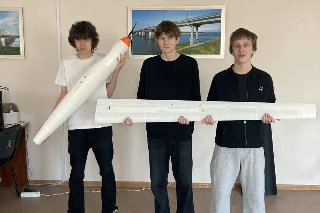Студенты и школьники УГТУ создают БПЛА с радиусом 100 км и «скелетом» из углеволокна