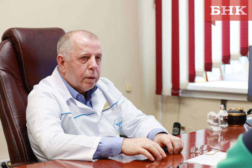 Главный врач ведущей больницы Коми получил медаль от казначейства России