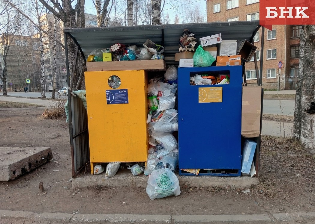 Регоператор объяснил, почему в Сыктывкаре не вывозят вторсырье из контейнеров для раздельного сбора мусора