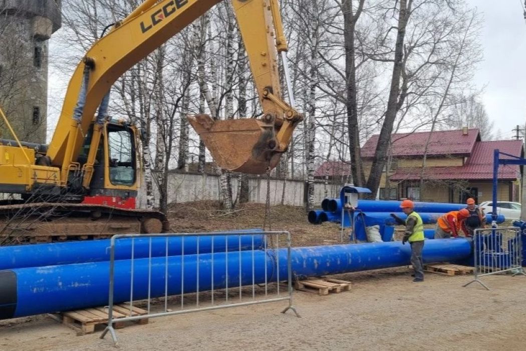 В Сыктывкаре успели проложить 3,5 километра нового коллектора из Краснозатонского в Лесозавод