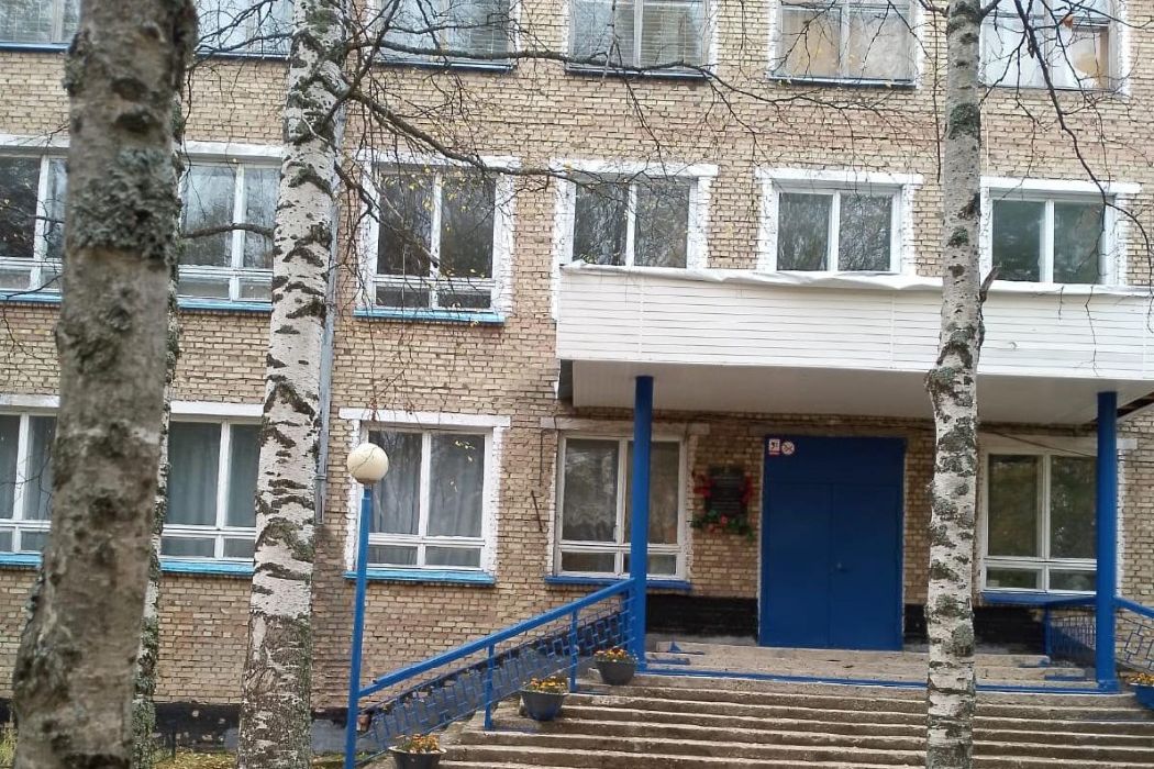 В Коми выставили на торги пустой учебный корпус, ветхую «деревяшку» и гараж