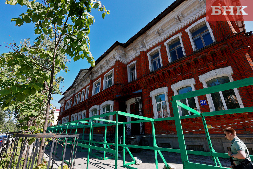 Занимавшийся ремонтом бывшего роддома в Сыктывкаре церковный фонд уменьшил сумму требований к Минимущества