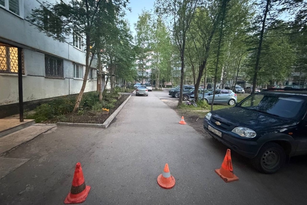 В Ухте девочка на велосипеде попала под машину