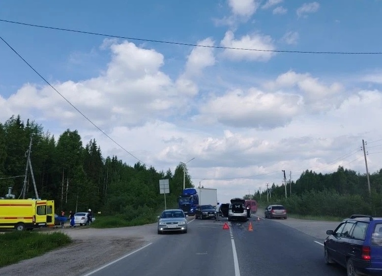 В Сосногорске женщину увезли в больницу с хлыстовой травмой позвоночника после ДТП