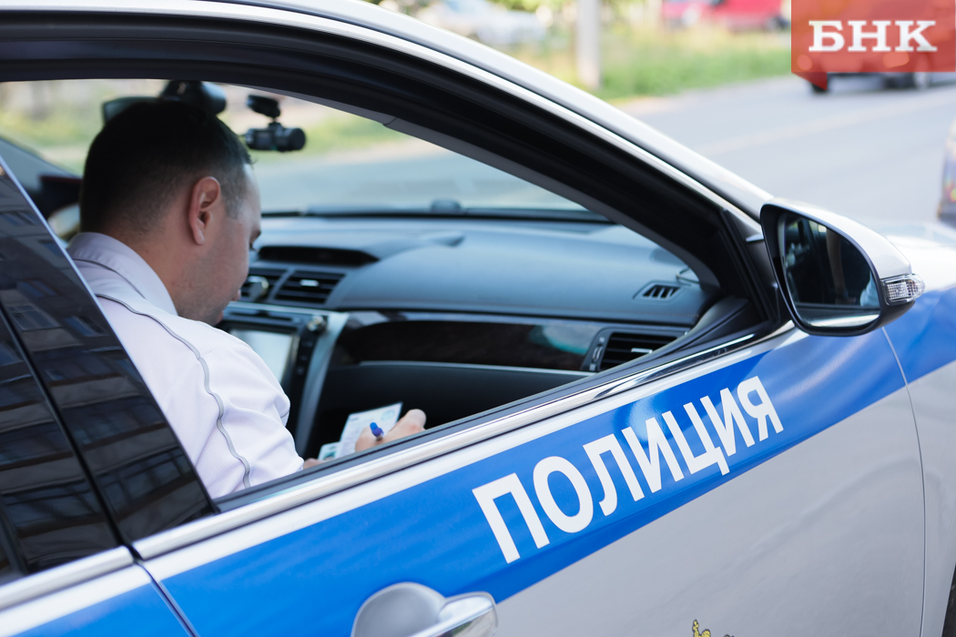 В Усть-Вымском районе «Волга» не поделила дорогу с двумя легковушками