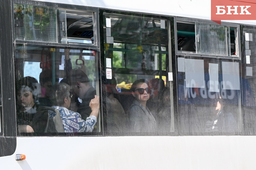 В Сыктывкаре женщина получила травму в автобусе