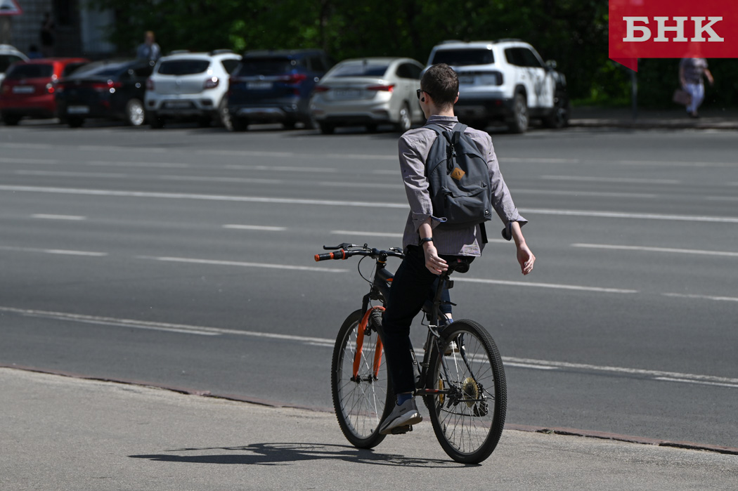 Ширина улиц и тротуаров не позволяет выделить велодорожки в Сыктывкаре — мэрия