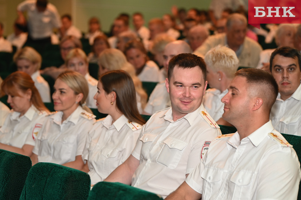 В Коми наградили лучших инспекторов ГАИ